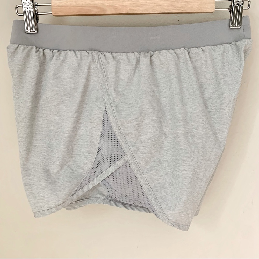 UNDER ARMOUR Fly-By 2.0 3.5” Shorts Gray Wolf Full Heather Size Small - Picture 10 of 14